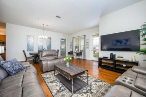 Penthouse Vacation Condo, Near The Parks - 2015